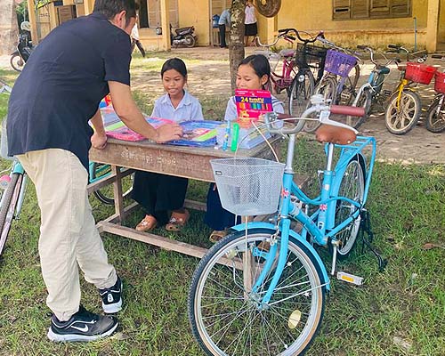 CAMBOYA: BICICLETA PARA NIÑA O NIÑO DE TAKEO